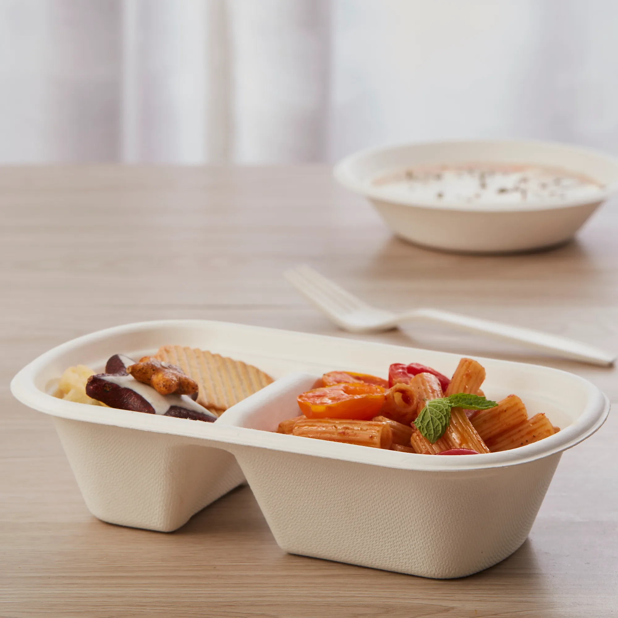 Recipientes divididos para armazenagem de alimentos com tampa