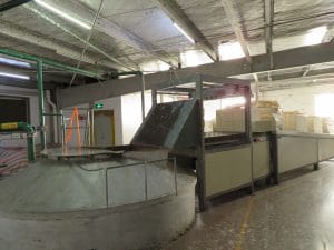 Производственный процесс формования посуды из целлюлозы сахарного тростника