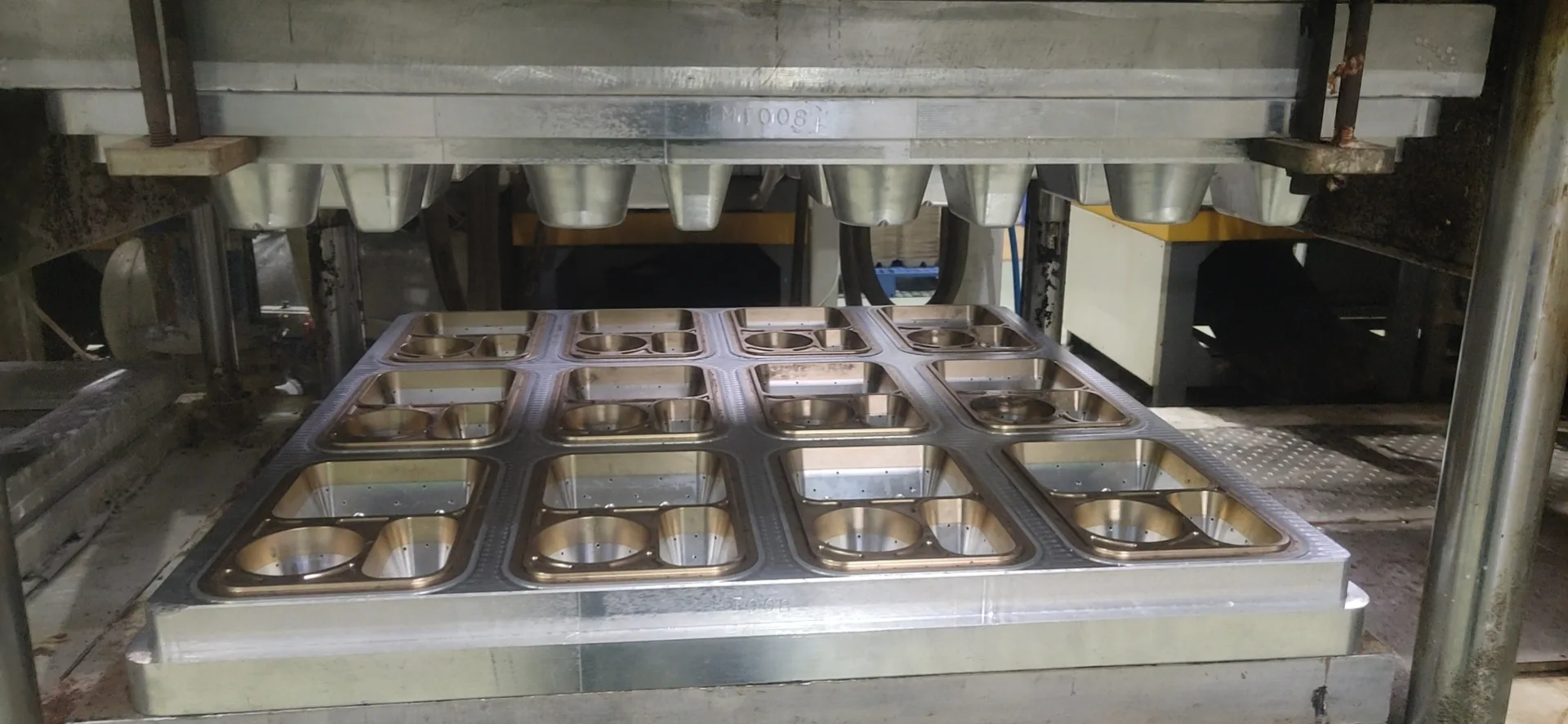 どのようにサトウキビパルプ成形品ベース私のデザインやサンプルをカスタマイズするには？