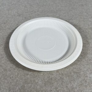 Pratos de plástico descartáveis e ecológicos para casamento