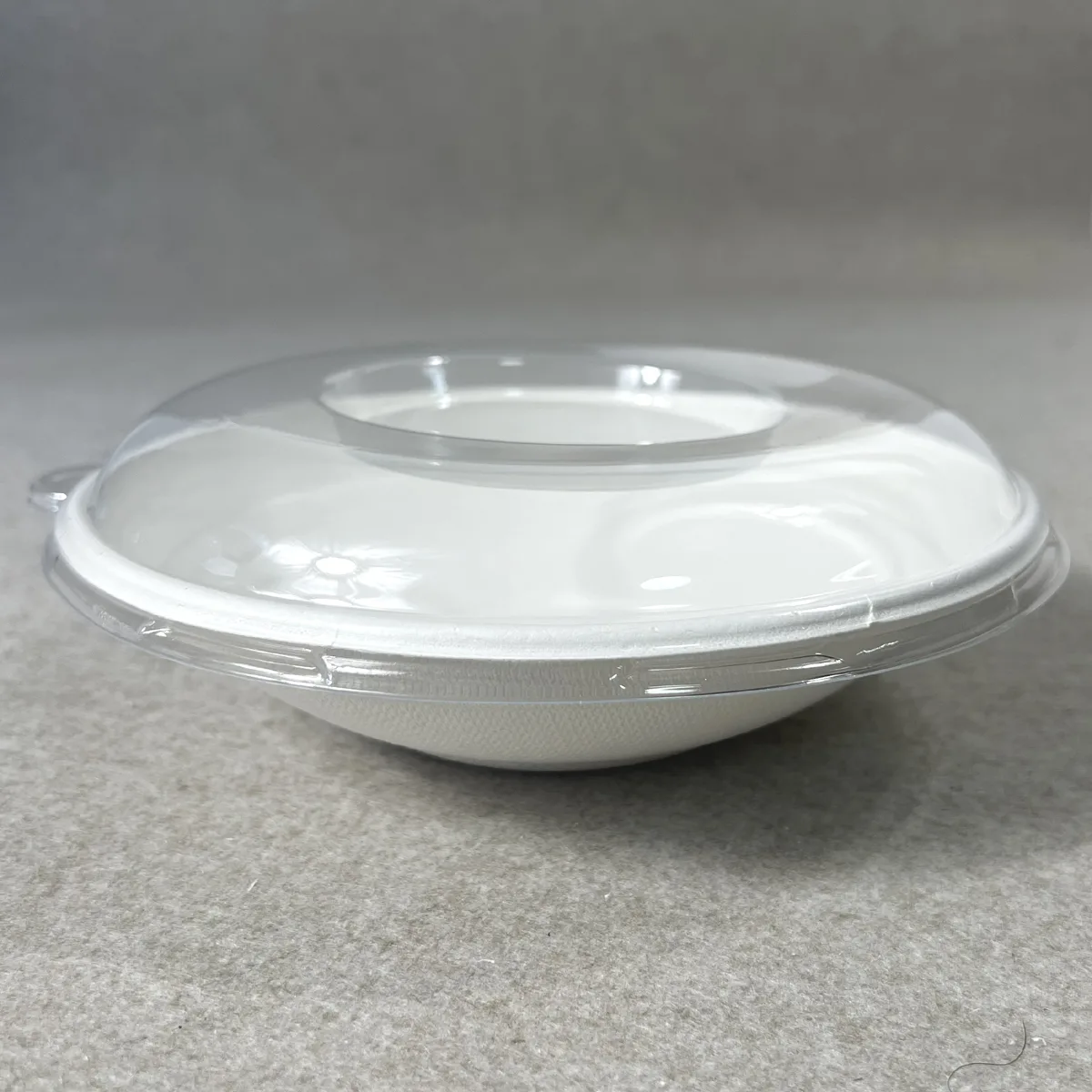 Taças ecológicas com tampas descartáveis