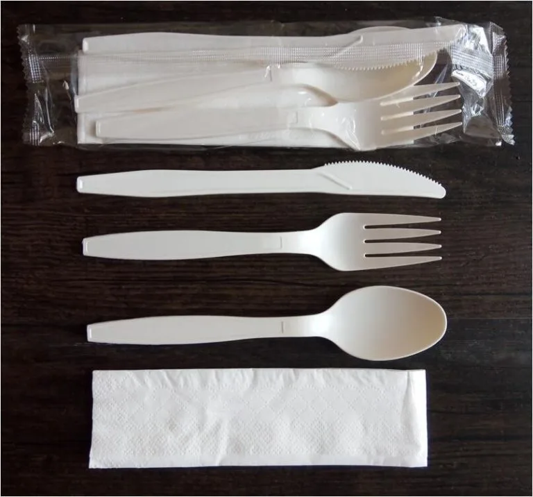 Ensemble de couverts en plastique biodégradable