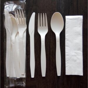 Forchette e cucchiai incartati singolarmente