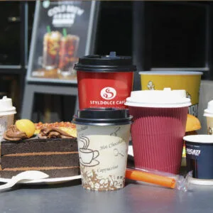 Tazas de café desechables con tapa