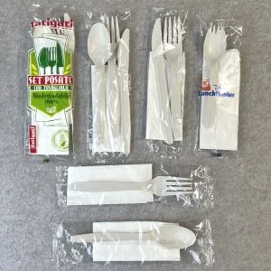Juego de cubiertos compostables envueltos individualmente 1