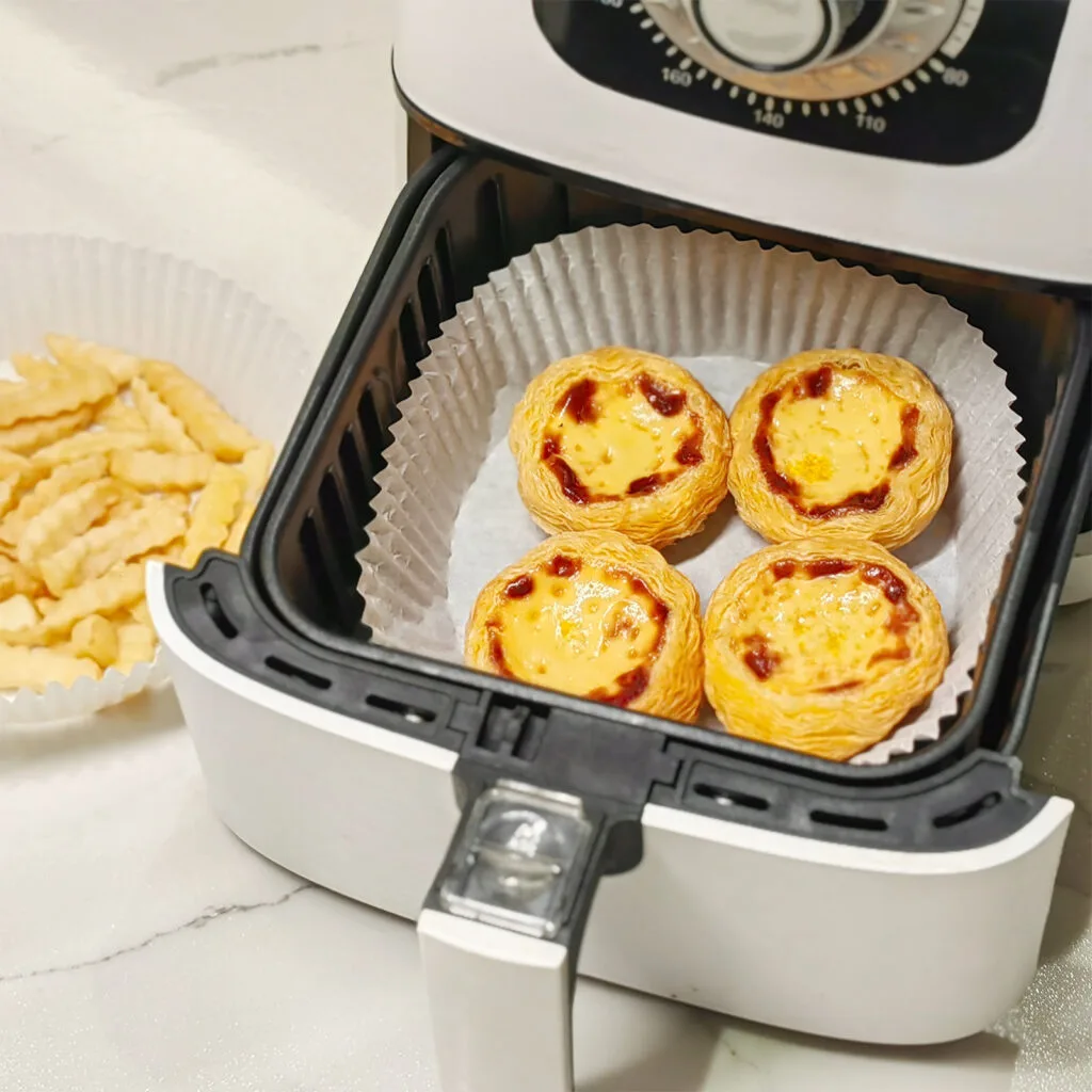 أطباق ورقية في المقلاة الهوائية