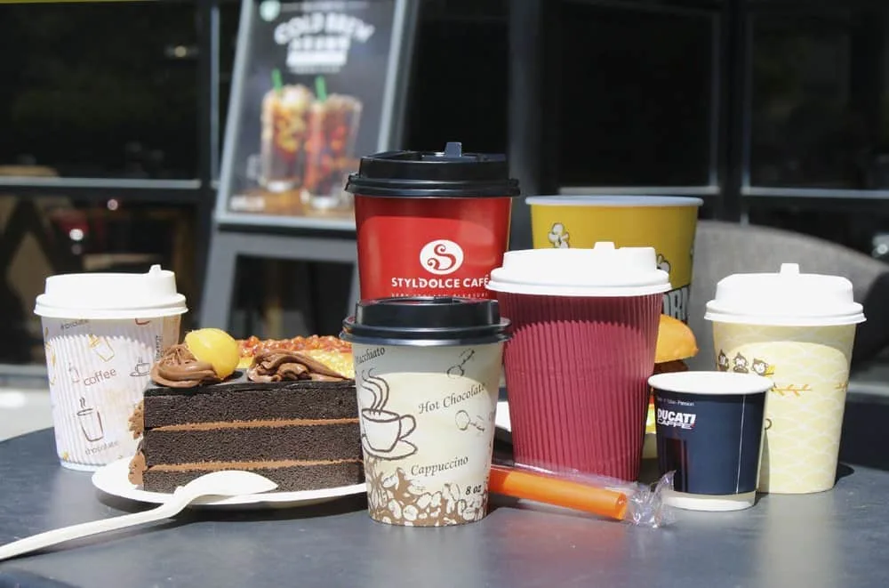 من النباتات إلى الأكواب مما تُصنع الأكواب القابلة للتحويل إلى سماد