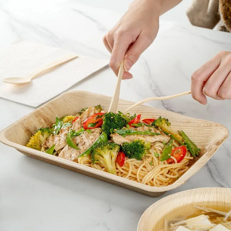 طقم أدوات مائدة مصنوعة من الخيزران الطبيعي يمكن التخلص منها