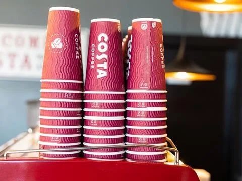 コスタ・コーヒー リサイクル可能紙コップ