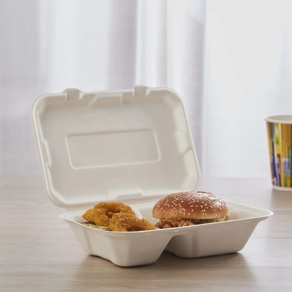 Boîte à clapet en bagasse utilisée pour emballer des burgers et des sandwichs, conçue pour la rétention de chaleur, le contrôle de la vapeur et un service à emporter écologique.