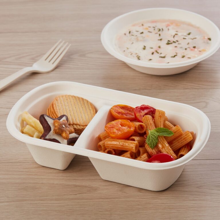 Kompostierbares Bagasse-Tablett mit Nudeln und Snacks für die Gastronomie mit zwei Fächern