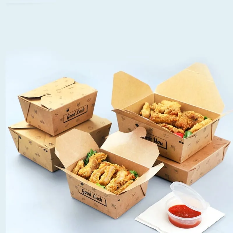 Kraft-Behälter zum Mitnehmen und Einweg-Lunchboxen, gefüllt mit gebratenen Mahlzeiten, entwickelt für warme Speisen zum Mitnehmen, die Zubereitung von Mahlzeiten und umweltfreundliche Verpackungsanwendungen.