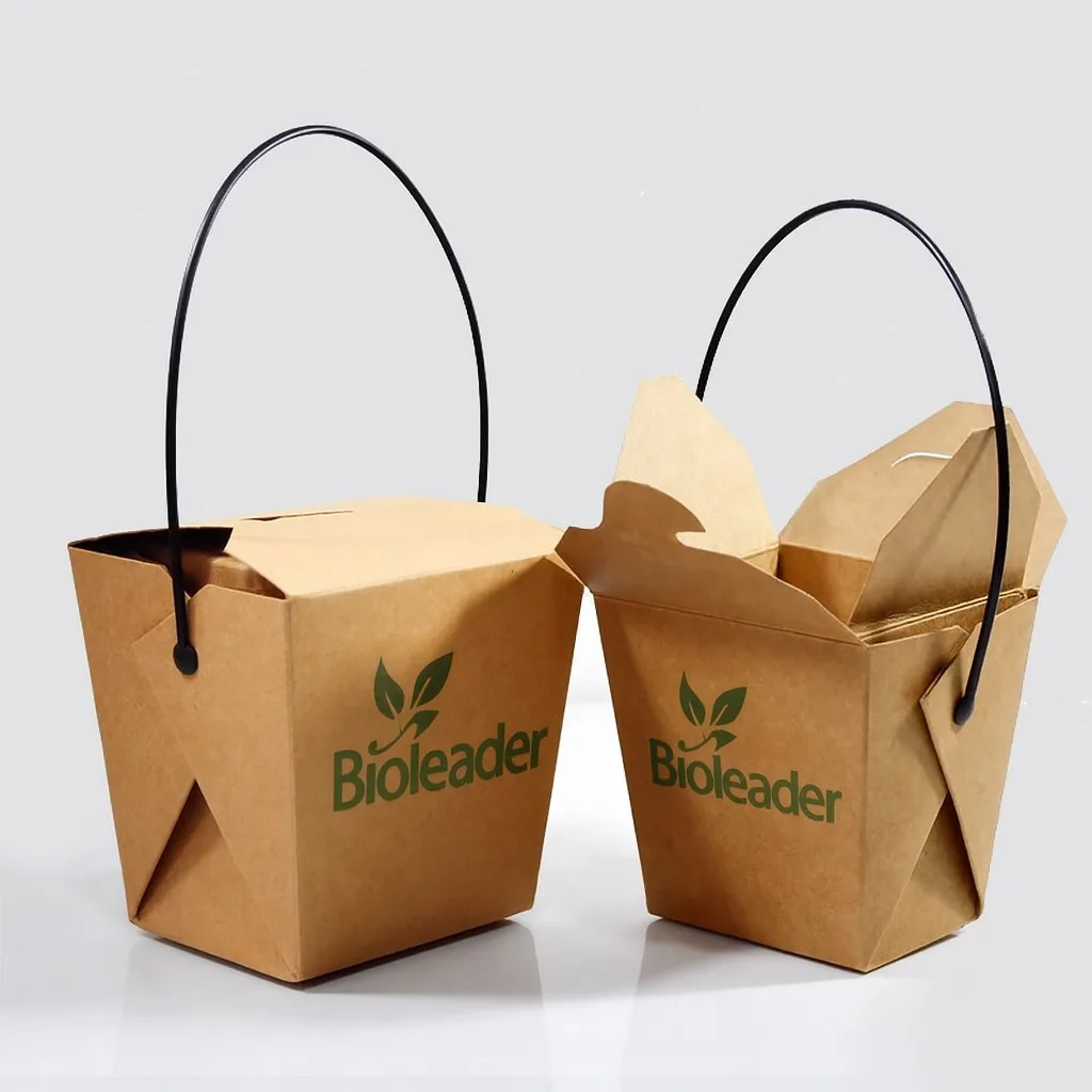 Nudelboxen aus Kraftpapier mit Griffen für den asiatischen Imbiss, mit auslaufsicherem Design und Bioleader-Branding.