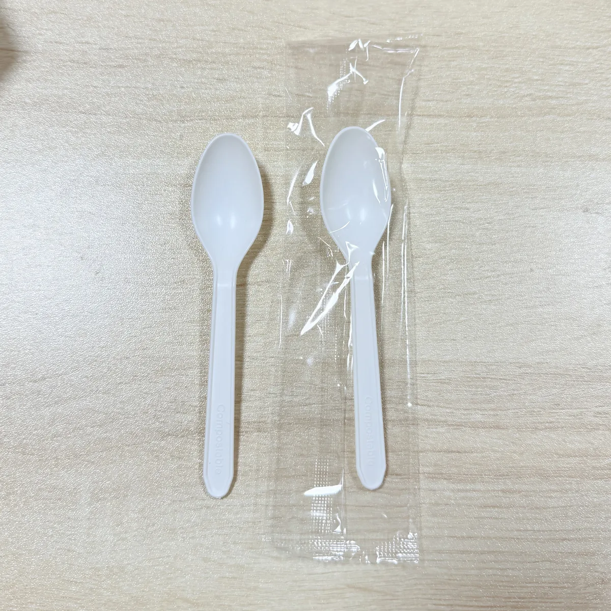 Маленькие биоразлагаемые пластиковые ложки из кукурузного крахмала для тортов/желе/мороженого/йогурта - 125 мм/4,5 дюйма-5 дюймов