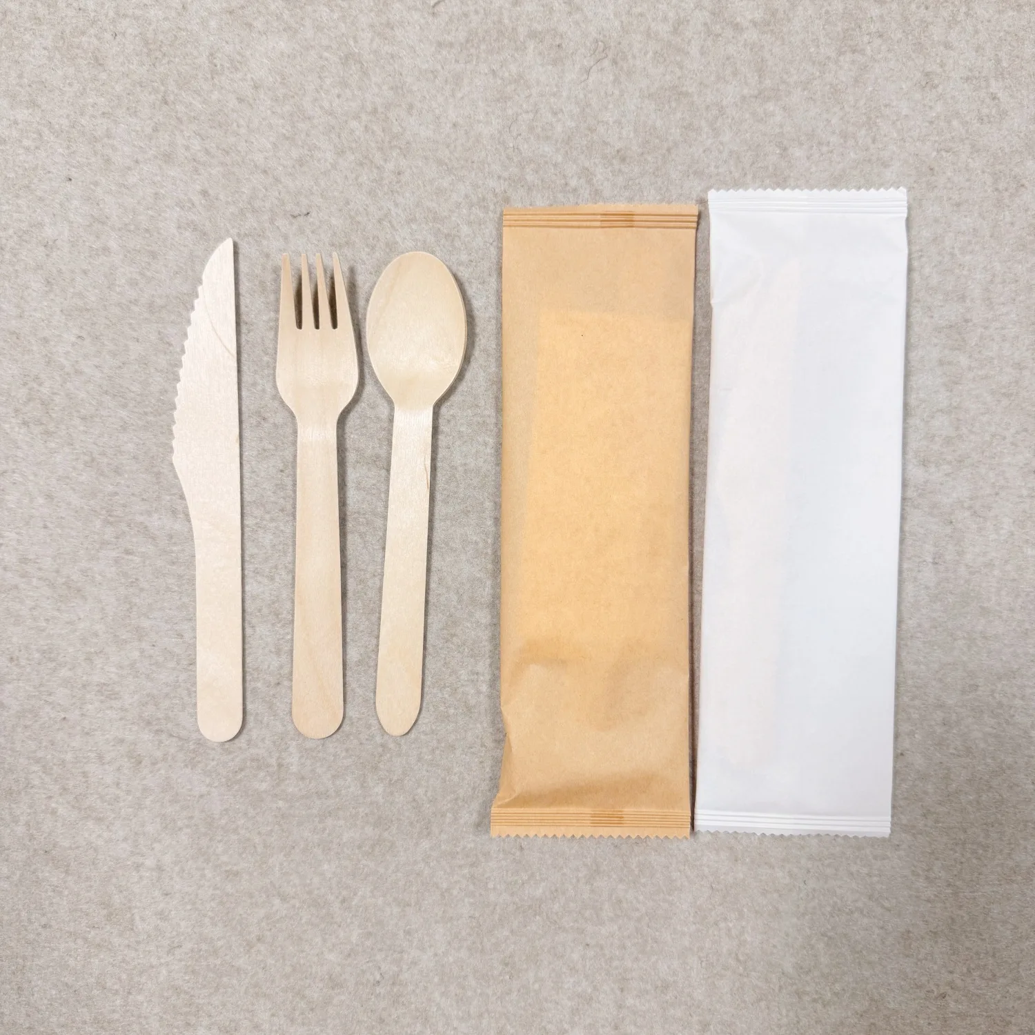 Set de couverts en bois emballés individuellement avec cuillère et fourchette en bois de bouleau