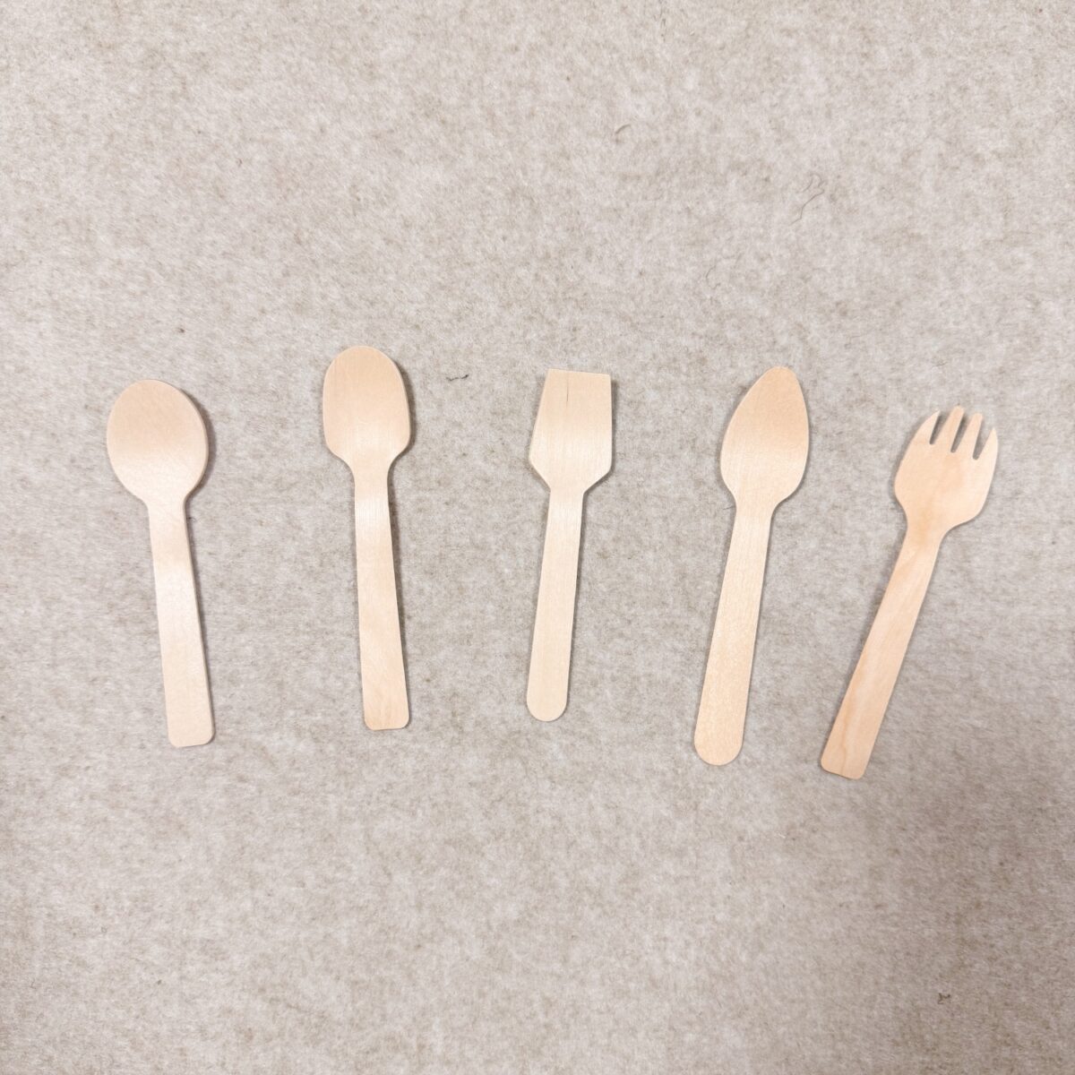 ملاعق شاي خشبية صغيرة تستخدم لمرة واحدة مصنوعة من خشب البتولا الطبيعي