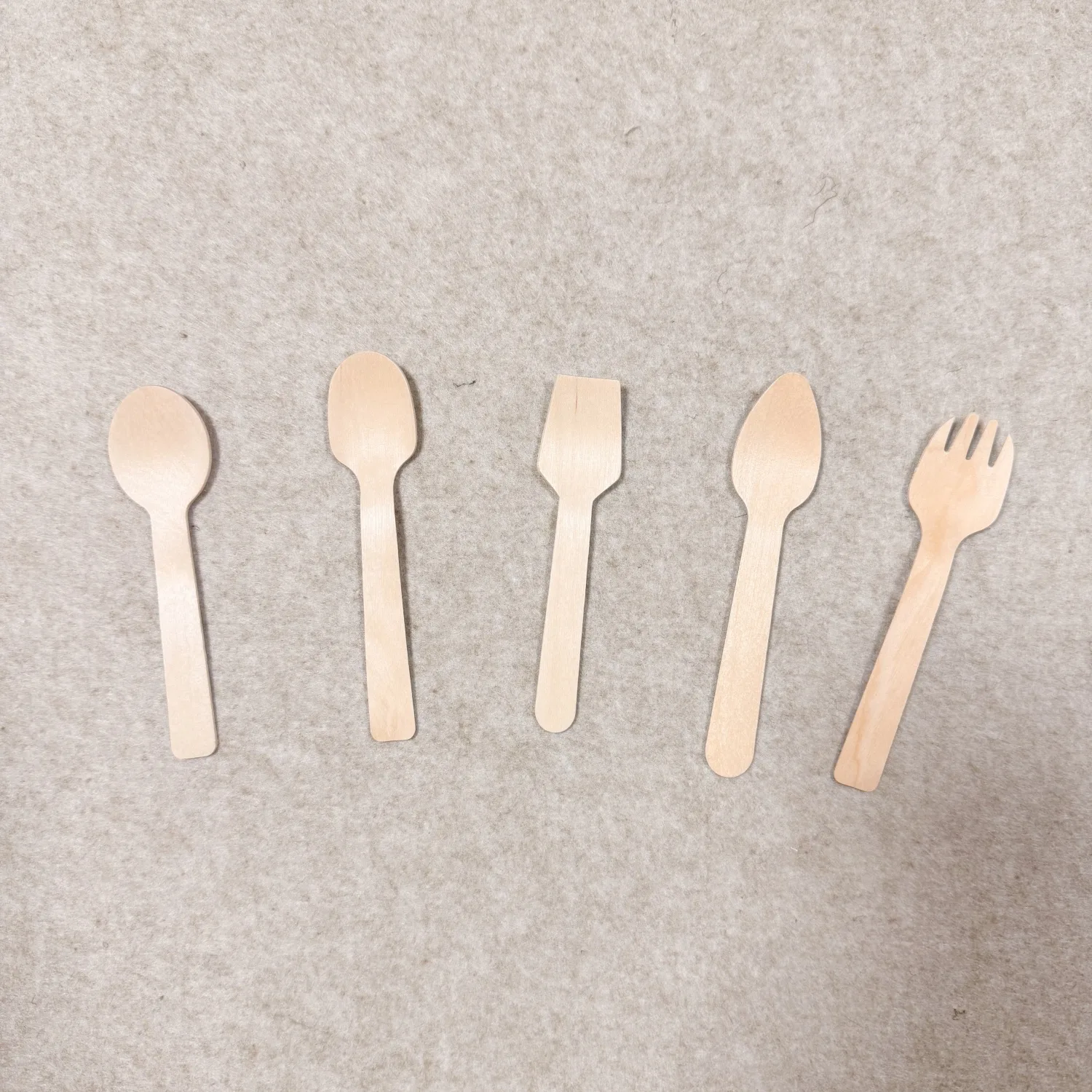 birch-wood-dessert-spoon-material-detail.jpg