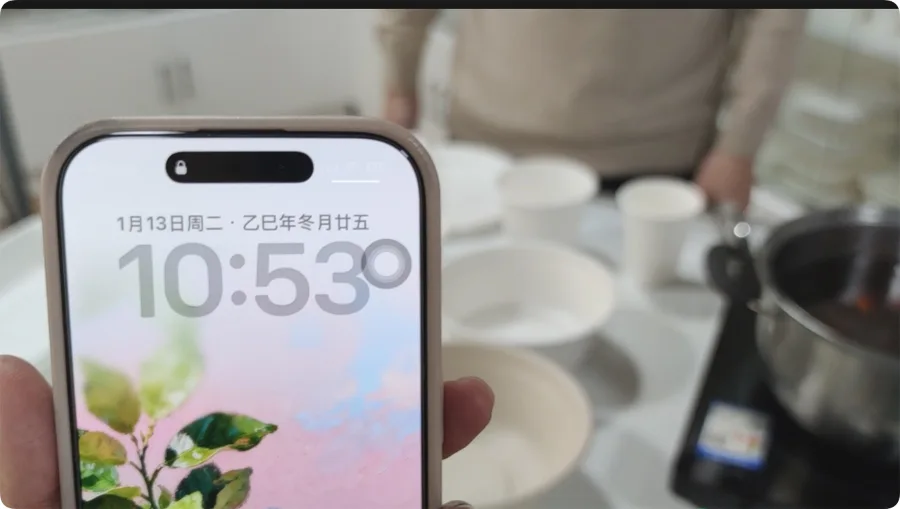 Посуда из багассы Bioleader® перед началом испытаний в 10:53 утра 13 января 2026 года. Испытания на устойчивость к высоким температурам, водонепроницаемость и маслостойкость.