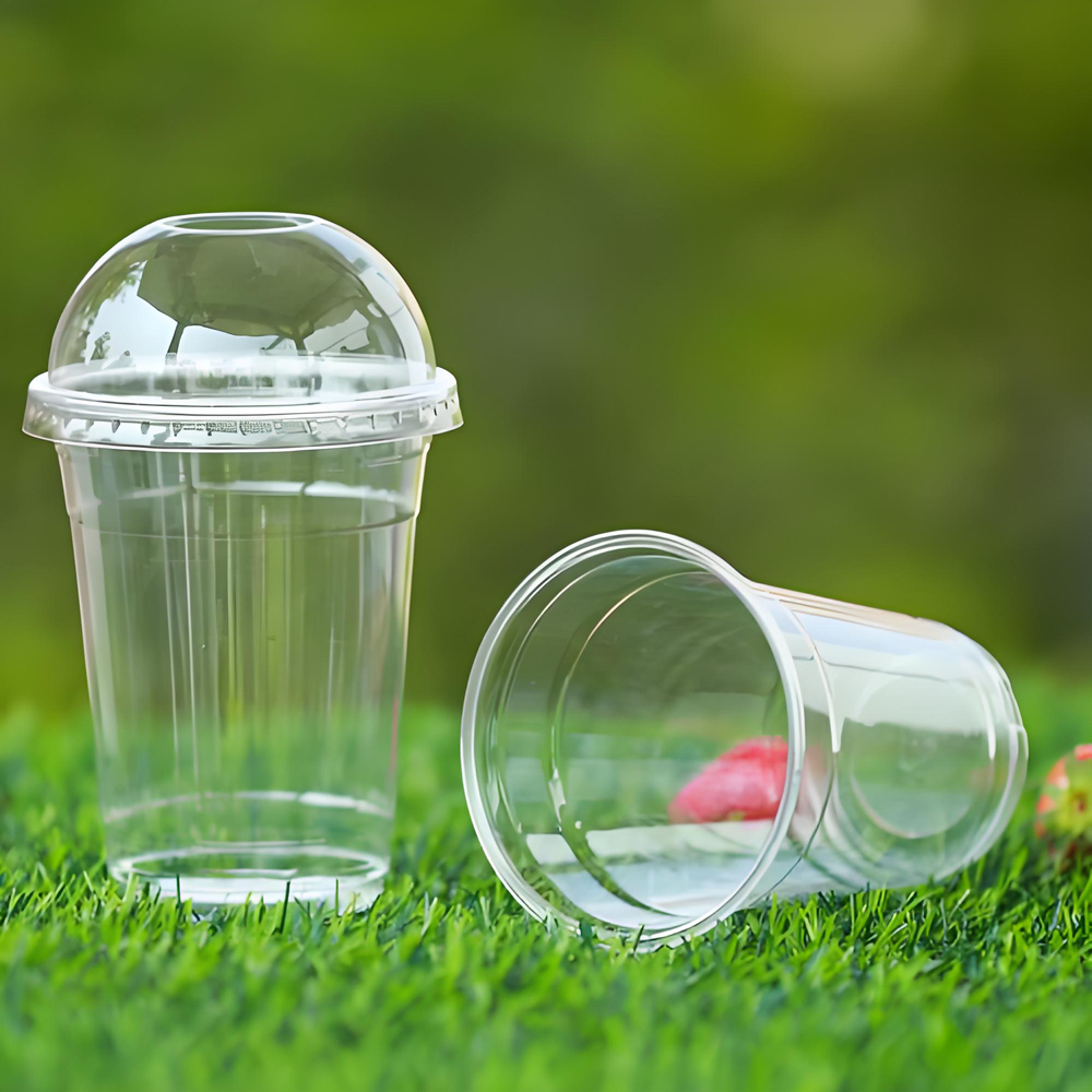 Bioleader biodegradable PLA cups used in a modern café setting, demonstrating thermal stability and premium aesthetics for professional food service.