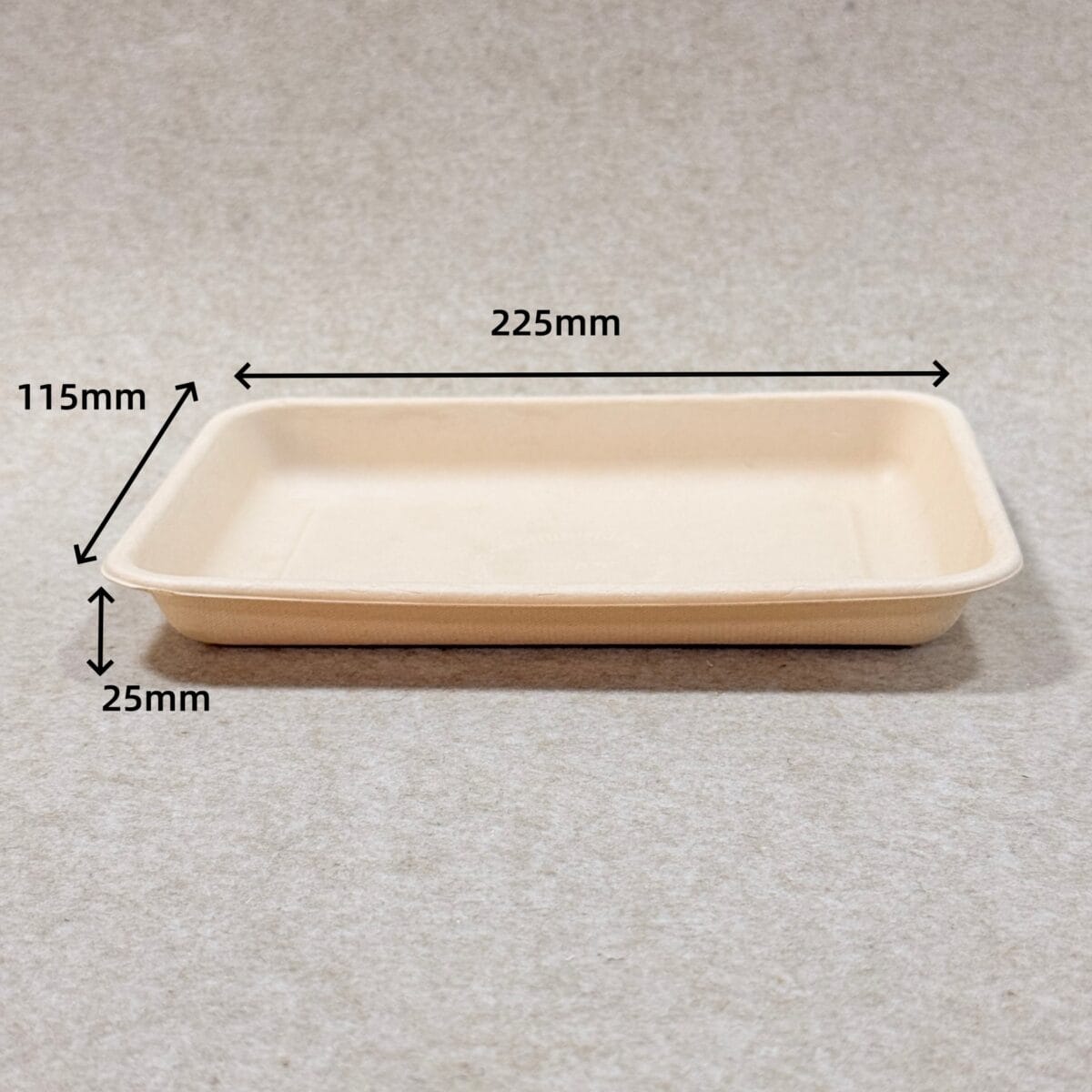 Einzelproduktpräsentation der biologisch abbaubaren Obstschale Bioleader 9 x 6,5 600-800 ml, die die geformte Zellstoffstruktur, die saubere Oberfläche und das plastikfreie Design für Obst- und Frischwarenverpackungen zeigt.