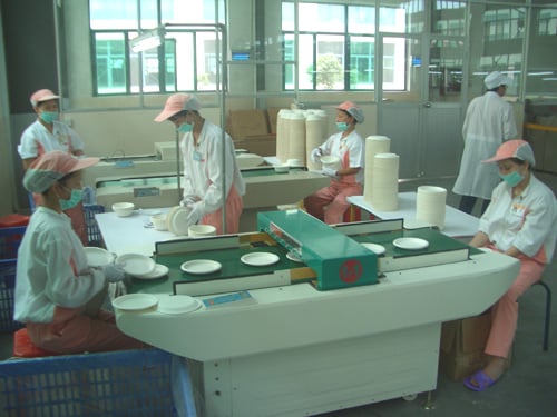 Продукт Bioleader проходит человеческий контроль и упаковку