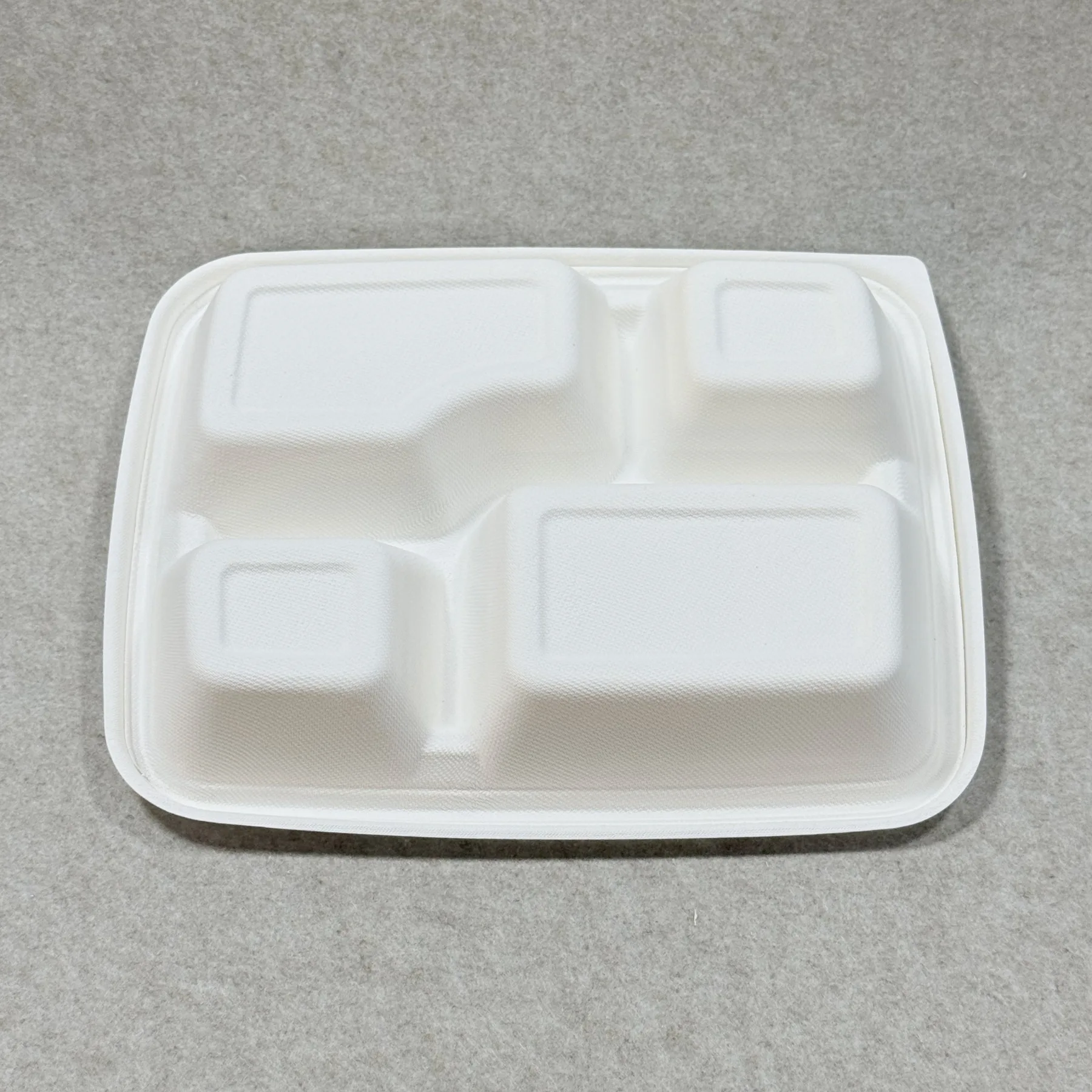 صورة معروضة لحاوية الغداء القابلة للتحويل إلى سماد حيوي ذات 4 حجرات مع غطاء من تفل قصب السكر، مما يسلط الضوء على خيار التغليف القائم على الألياف لتغليف الوجبات المستدامة وبرامج الحد من البلاستيك.