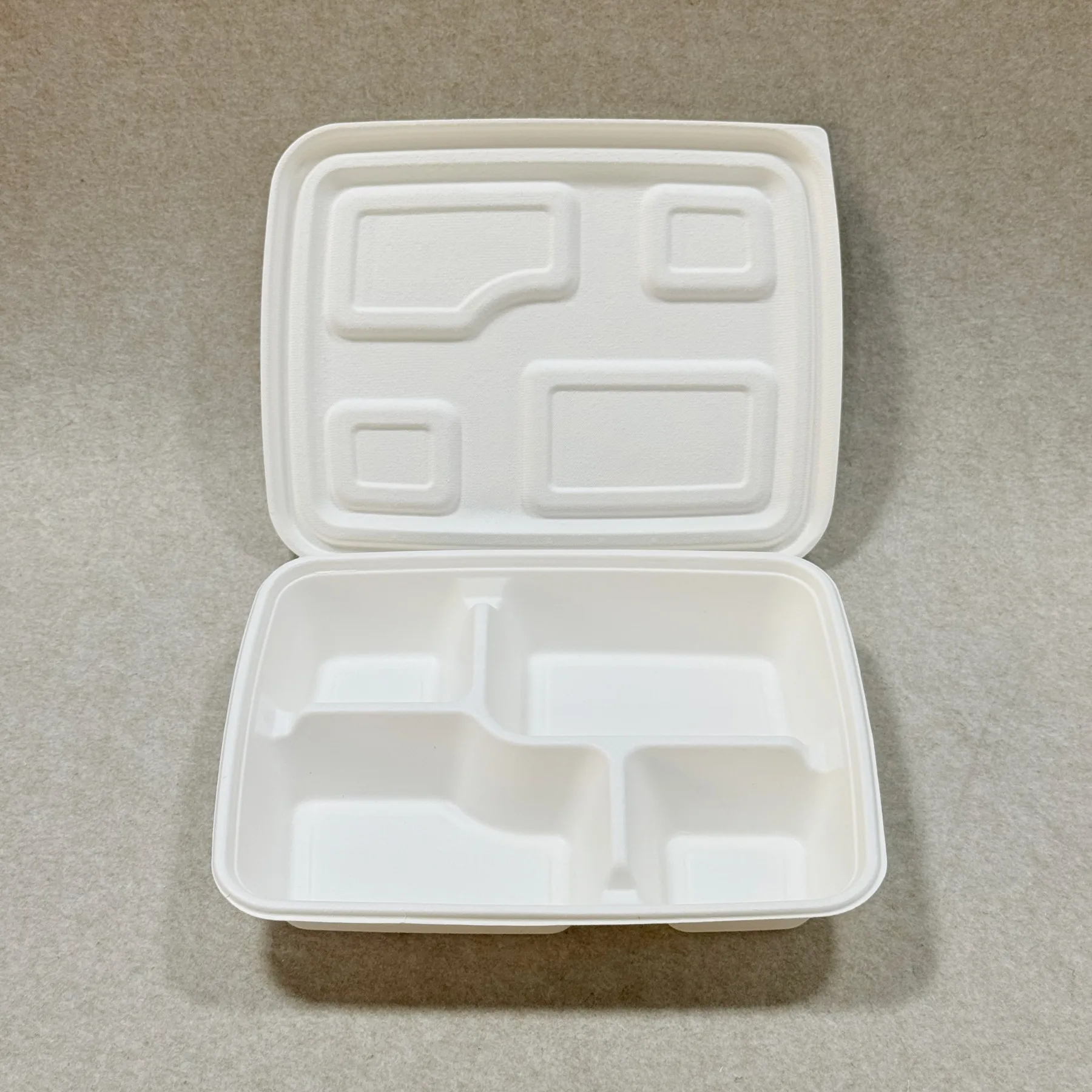 حاوية غداء قابلة للتحويل إلى سماد عضوي مكونة من 4 حجرات مع غطاء عرض من قصب الباجاس