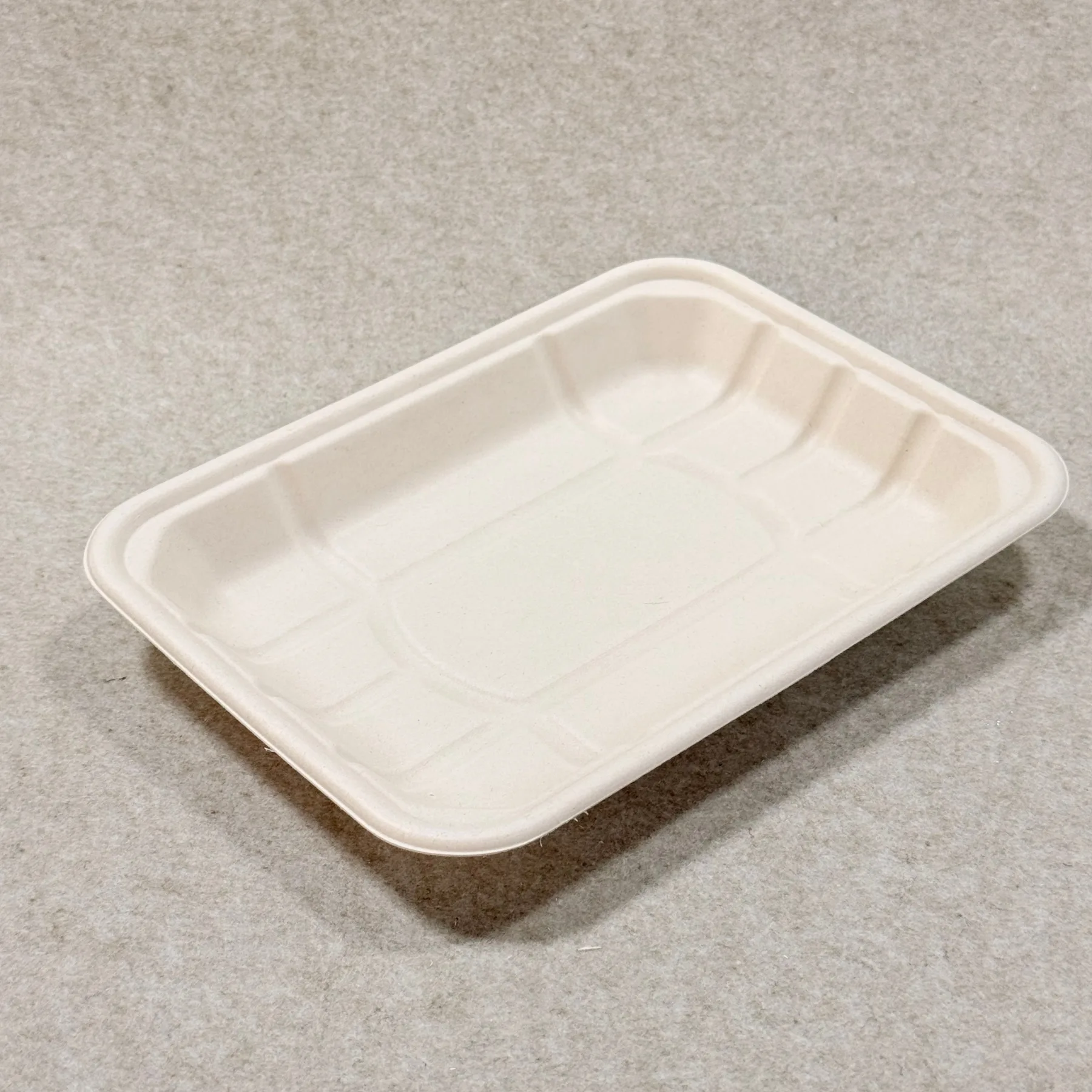 产品特征图 Merkmale der kunststofffreien Öko-Verpackung für Fleisch und Geflügel aus geformtem Zellstoff