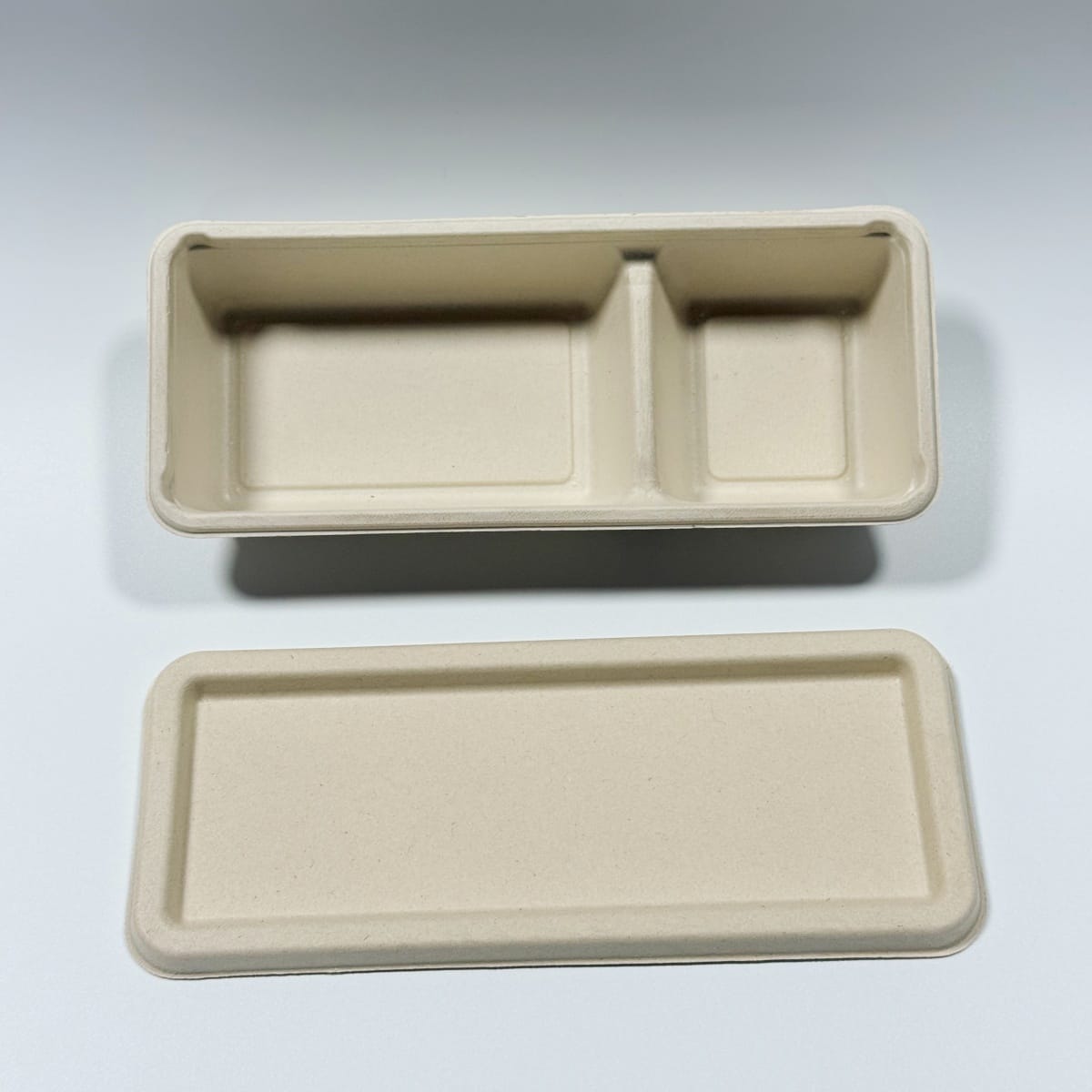 Boîte à sushi en canne à sucre compostable à 2 compartiments avec couvercle Plateau à emporter sans PFAS de 9 x 4 pouces par Bioleader