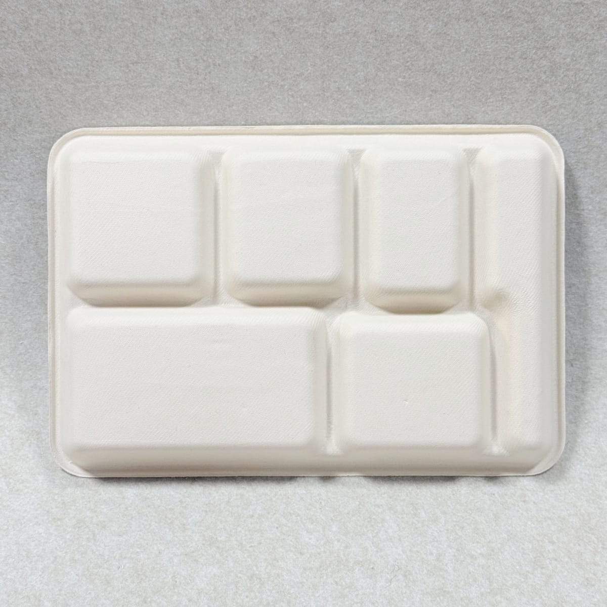 Tabuleiro de almoço biodegradável de cana-de-açúcar 12,5 x 8,5 com seis compartimentos